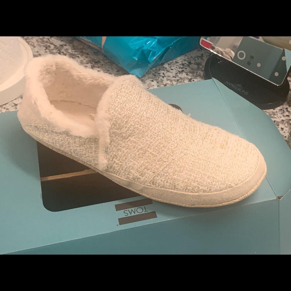 Toms slippers